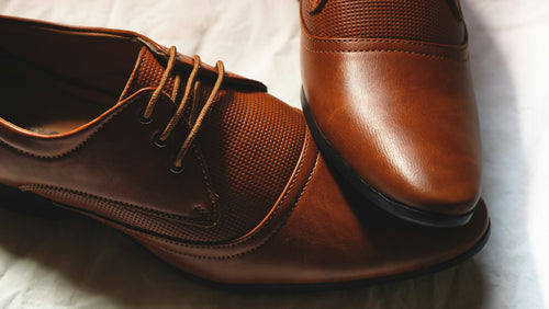 Brown leather lace-up Oxford shoes